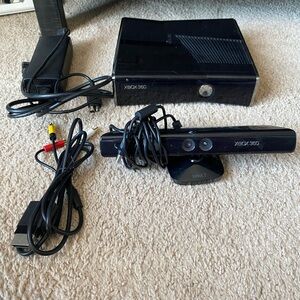 Microsoft Xbox 360 S with Kinect 250GB Glossy Black Console